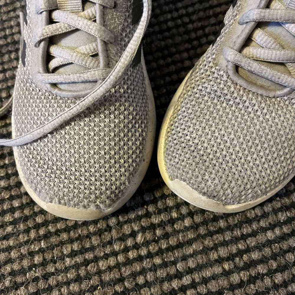 Adidas Kids Grey Shoes size 1 - Picture 5 of 5